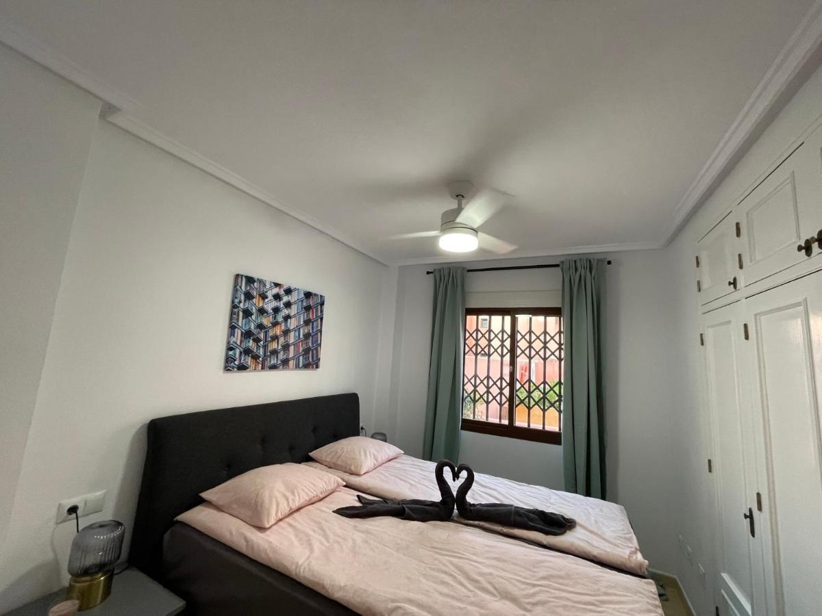 Three Bedroom Apartment With Pool In Torrevieja Exteriér fotografie